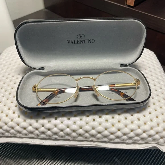 Valentino | Accessories | Beautiful And Elegant Valentino  display picture 1